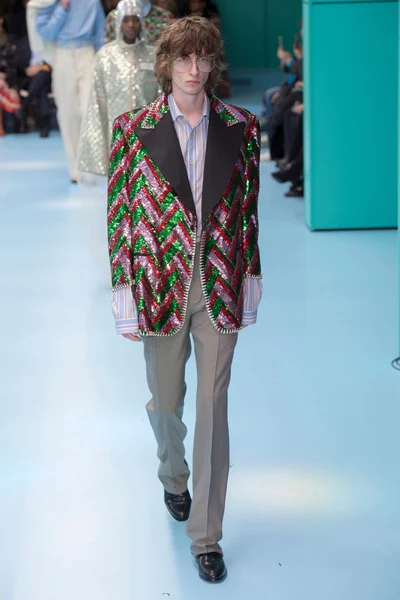 Look 17